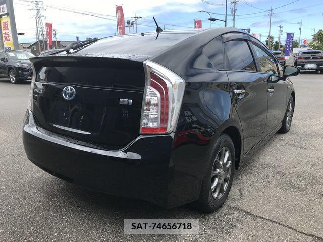 Toyota PRIUS 2013-08 282183-2