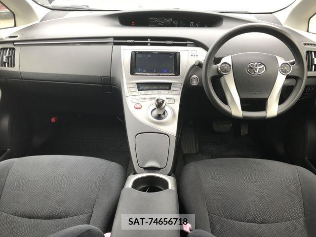 Toyota PRIUS 2013-08 282183-1