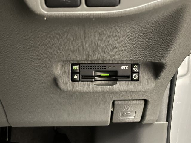Toyota PRIUS 2010-06 14137-19