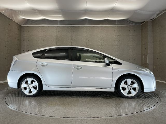 Toyota PRIUS 2010-06 14137-7