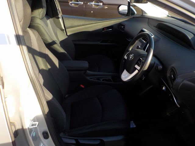 Toyota PRIUS 2016-03 183422-17