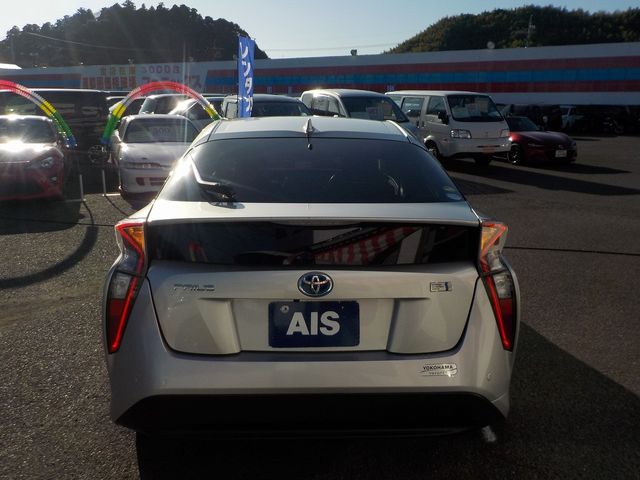 Toyota PRIUS 2016-03 183422-6