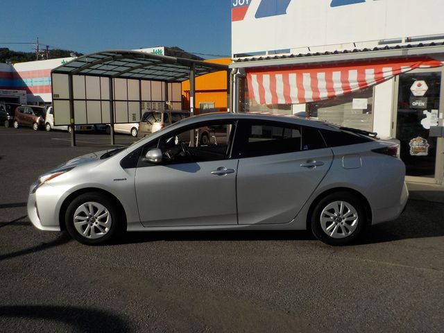 Toyota PRIUS 2016-03 183422-8