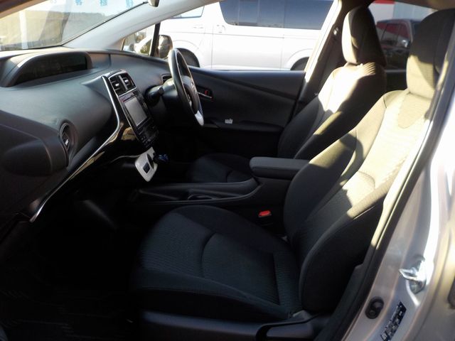Toyota PRIUS 2016-03 183422-18