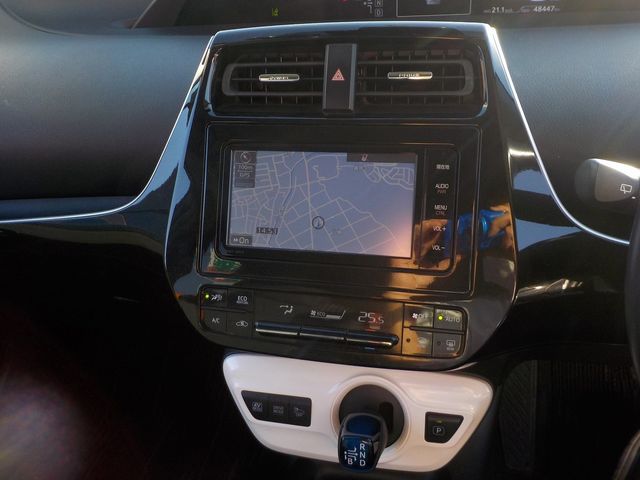 Toyota PRIUS 2016-03 183422-12
