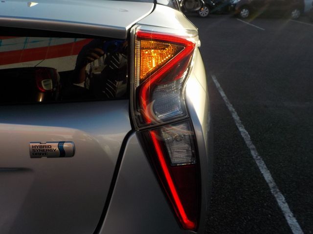 Toyota PRIUS 2016-03 183422-29