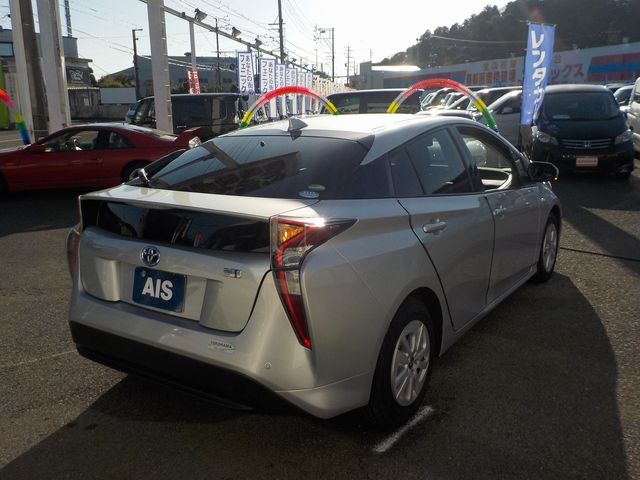 Toyota PRIUS 2016-03 183422-5