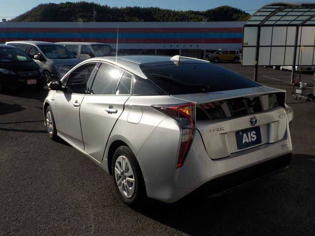 Toyota PRIUS 2016-03 183422-2