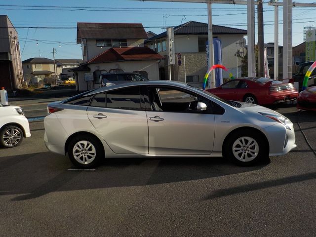 Toyota PRIUS 2016-03 183422-7