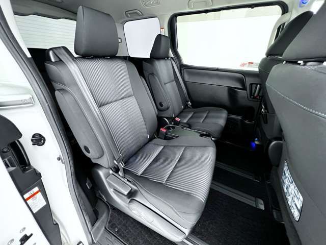 Toyota VOXY 2016-02 18533-8