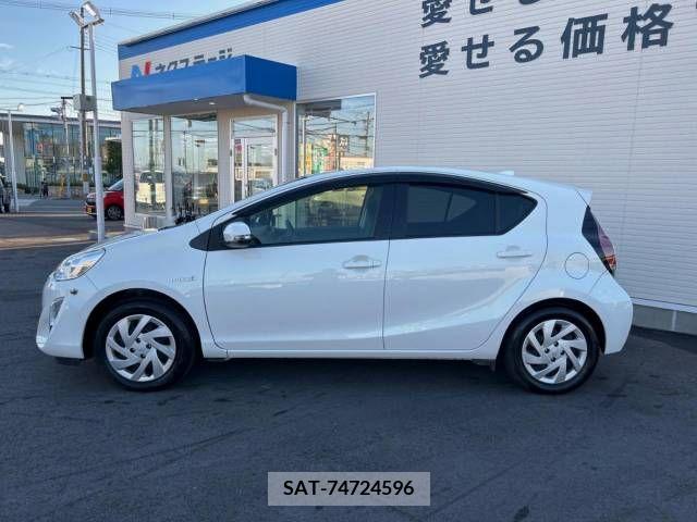 Toyota AQUA 2015-11 395694-15