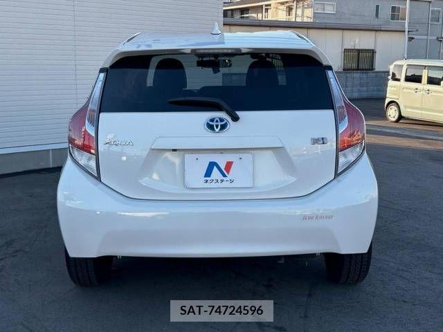 Toyota AQUA 2015-11 395694-14
