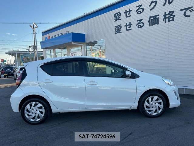 Toyota AQUA 2015-11 395694-16
