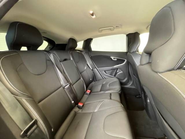 Volvo V40 2016-11 186849-12