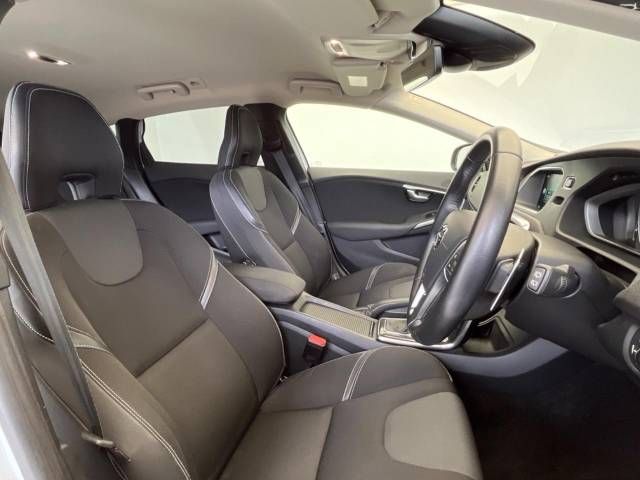 Volvo V40 2016-11 186849-11