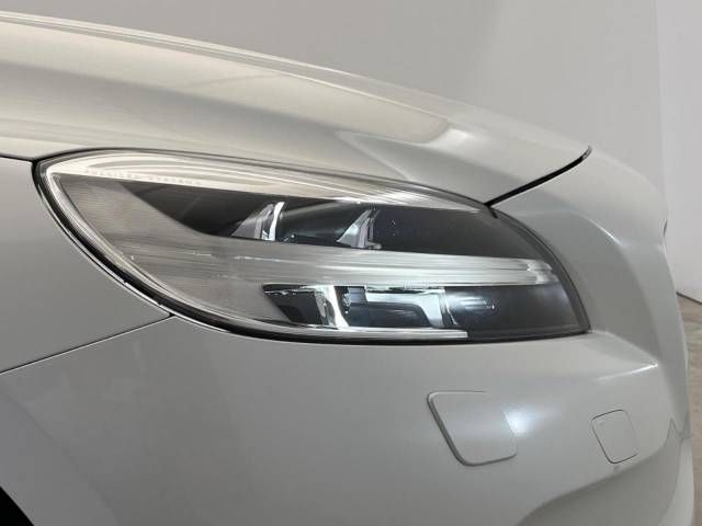 Volvo V40 2016-11 186849-14