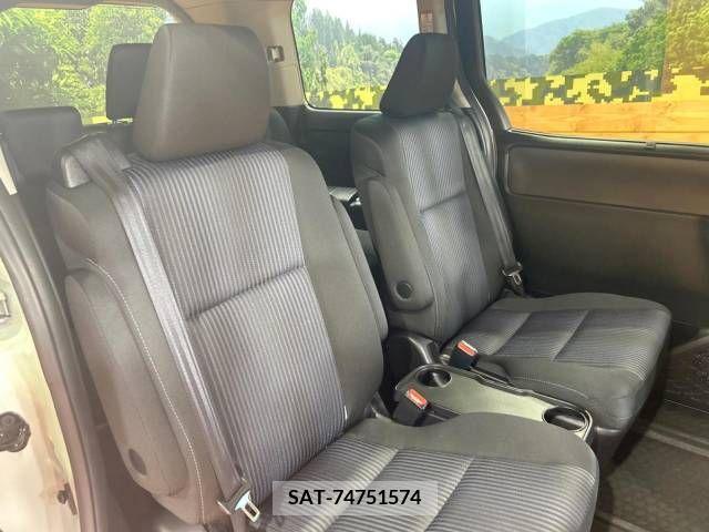 Toyota VOXY 2015-03 236879-9