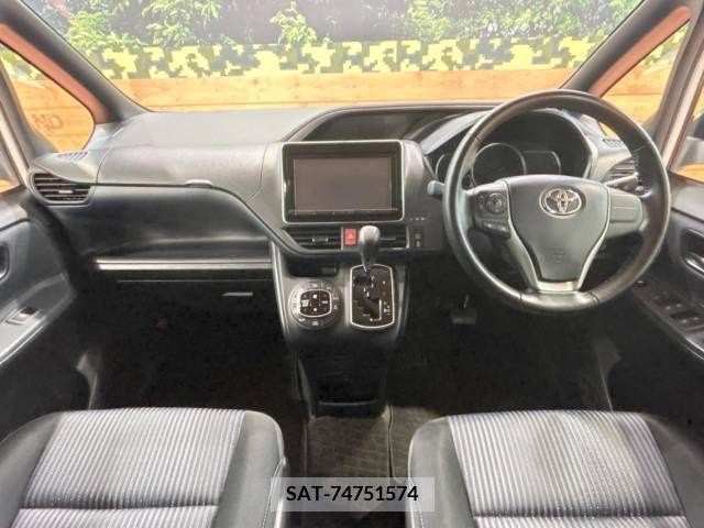 Toyota VOXY 2015-03 236879-1