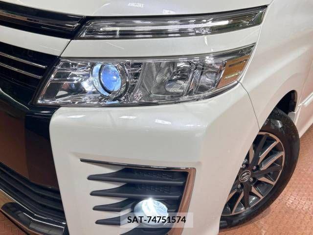 Toyota VOXY 2015-03 236879-12