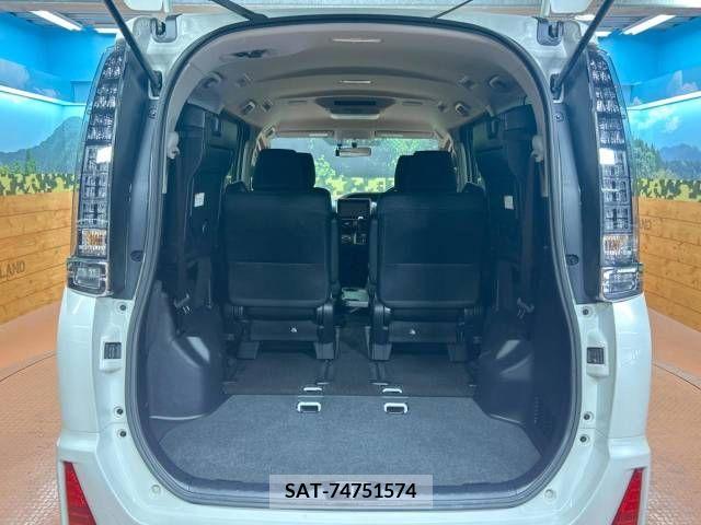 Toyota VOXY 2015-03 236879-11
