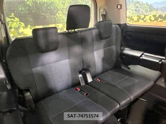 Toyota VOXY 2015-03 236879-10