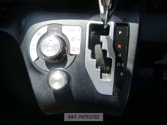 Toyota SIENTA 2018-11 381369-13