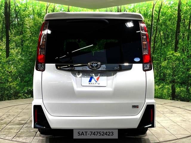 Toyota NOAH 2017-06 321523-18