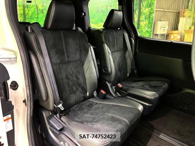 Toyota NOAH 2017-06 321523-12