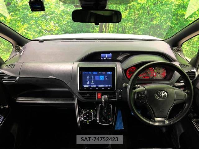 Toyota NOAH 2017-06 321523-1