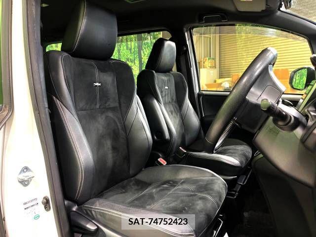 Toyota NOAH 2017-06 321523-11