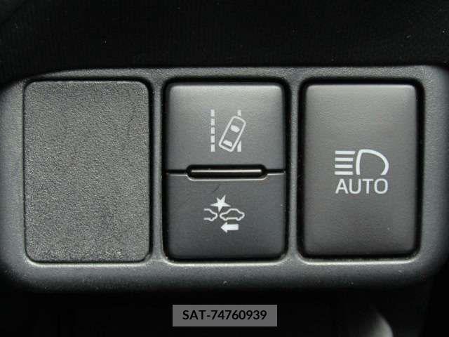 Toyota AQUA 2018-11 212091-11
