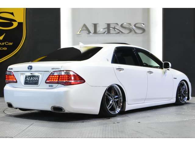 Toyota CROWN SEDAN 2011-09 1013-2