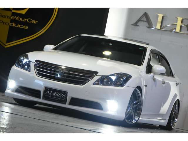 Toyota CROWN SEDAN 2011-09 1013-1