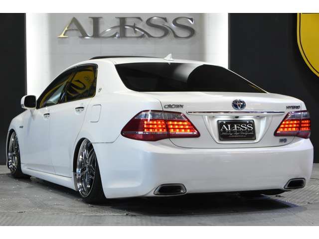 Toyota CROWN SEDAN 2011-09 1013-18