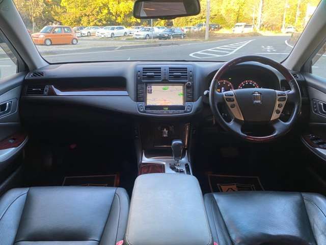 Toyota CROWN SEDAN 2011-09 1013-12