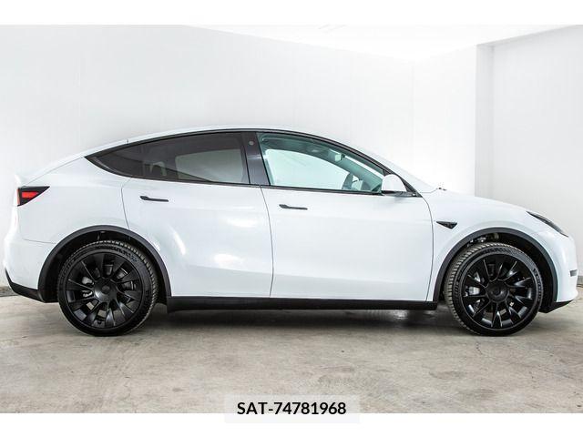 Tesla MODEL Y 2023-06 210255-6