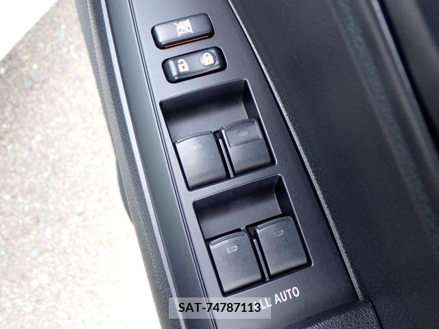 Toyota COROLLA AXIO 2017-02 334930-7