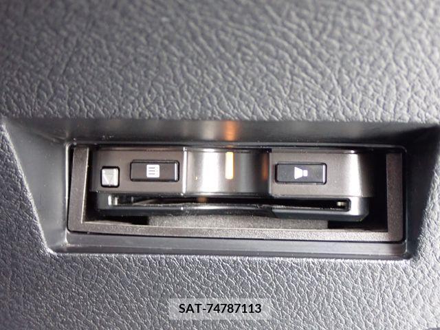 Toyota COROLLA AXIO 2017-02 334930-6