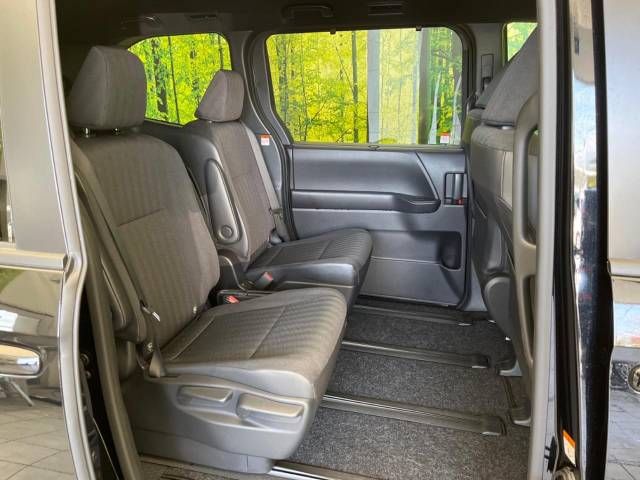Toyota VOXY 2023-05 181202-8