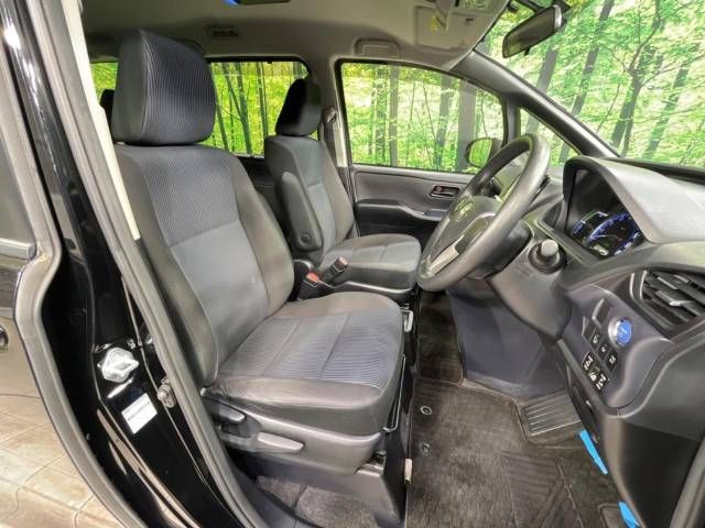 Toyota VOXY HYBRID 2015-02 13014-8