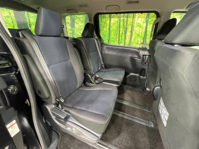 Toyota VOXY HYBRID 2015-02 13014-9