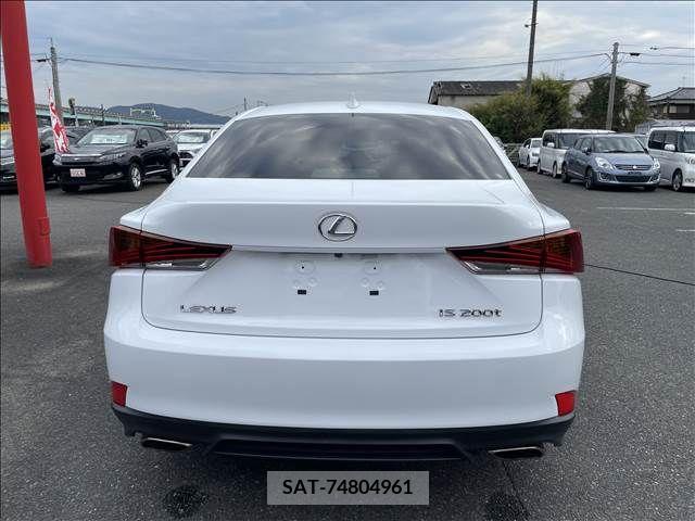 Lexus IS 2016-10 206866-15
