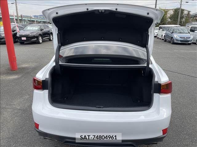 Lexus IS 2016-10 206866-14