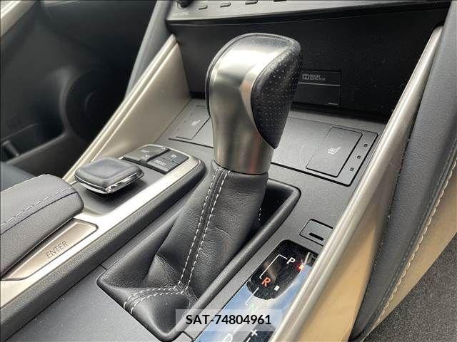 Lexus IS 2016-10 206866-8