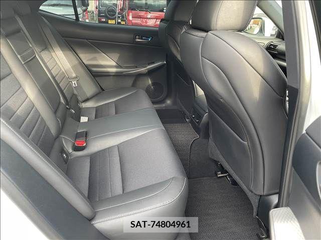 Lexus IS 2016-10 206866-5