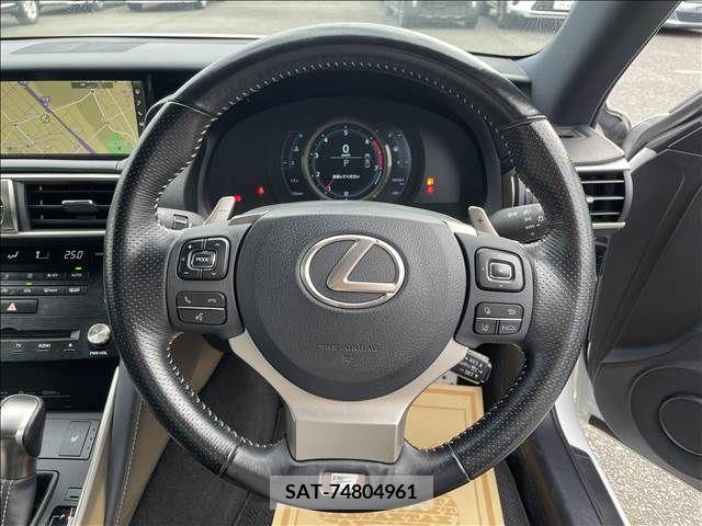 Lexus IS 2016-10 206866-1