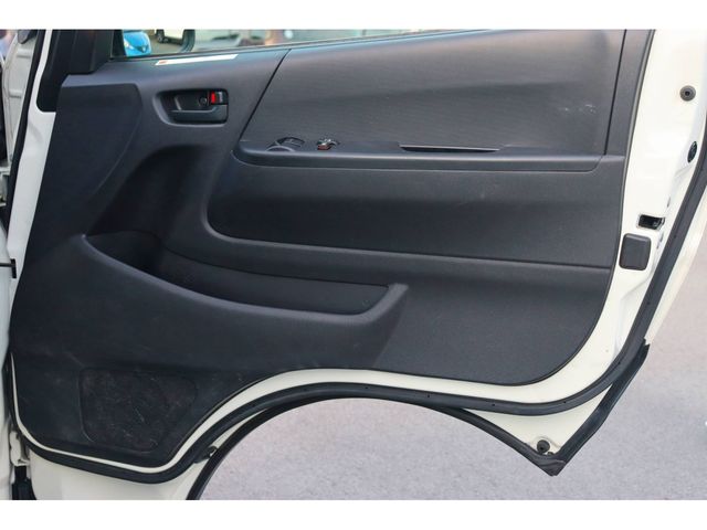 Toyota HIACE VAN 2018-09 27523-24