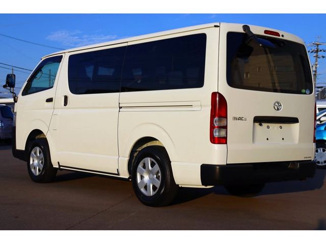 Toyota HIACE VAN 2018-09 27523-2