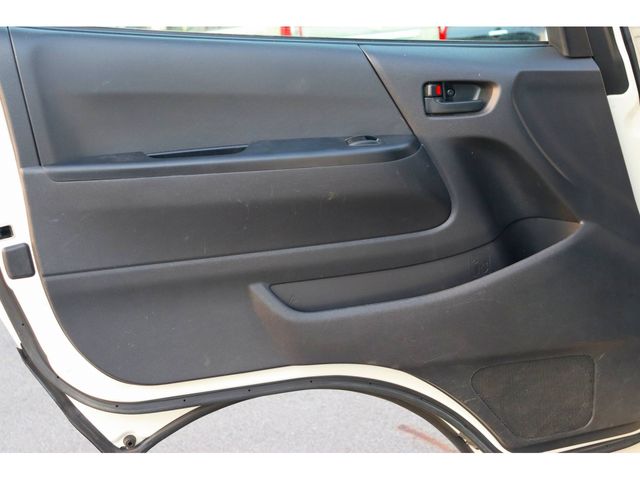 Toyota HIACE VAN 2018-09 27523-23
