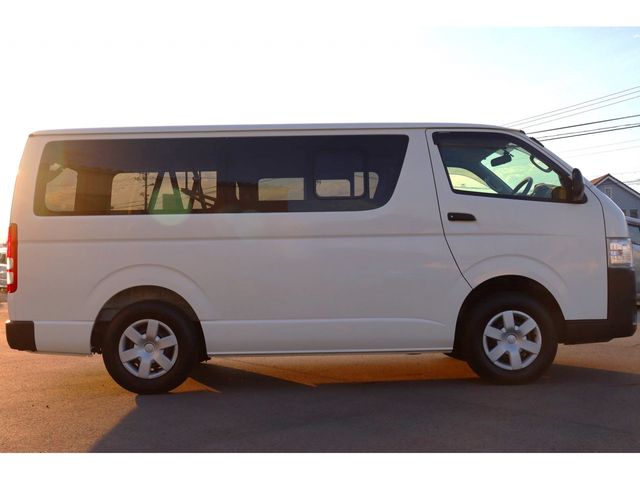 Toyota HIACE VAN 2018-09 27523-5